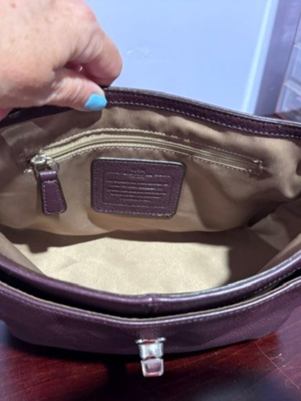 Excellent condition Y2K Coach Park Leather Flap Crossbody Bag (Style # F28725 - Picture 4 of 5